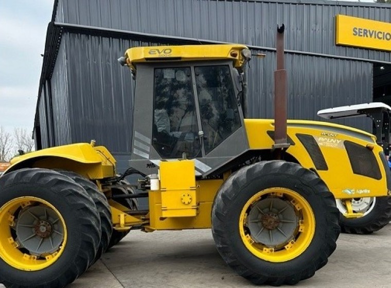 Tractor Pauny 500 C, año 2012