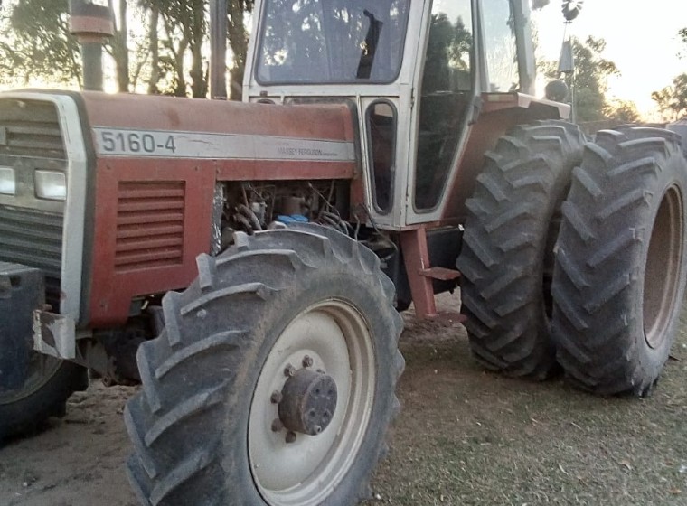Tractor Massey Ferguson 5160, año 1990