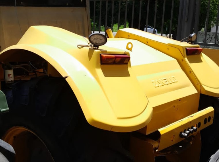 Tractor Pauny 500 C, año 2009