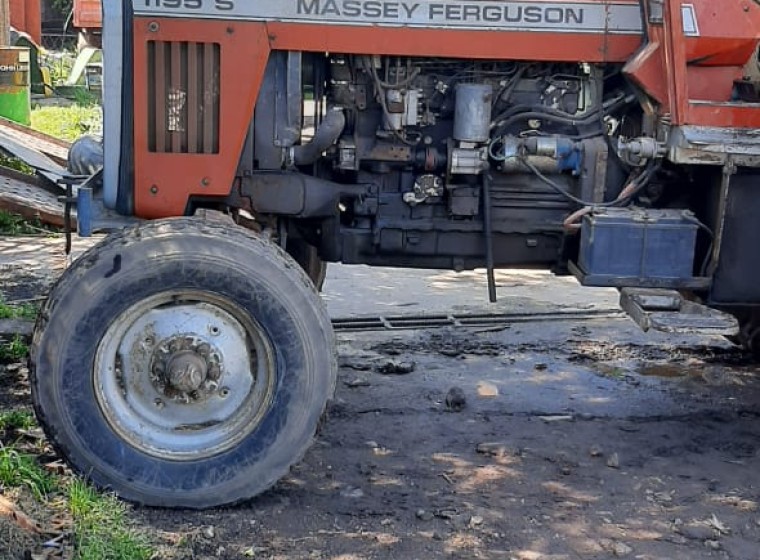 Tractor Massey Ferguson 1195, año 1