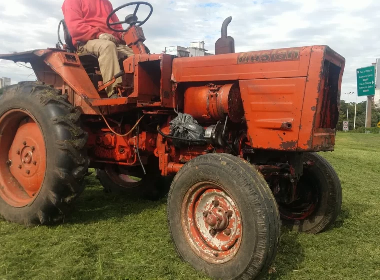 Tractor Ruslan T25, año 1984