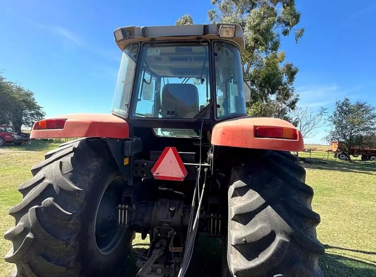 Tractor Massey Ferguson 660, año 2004