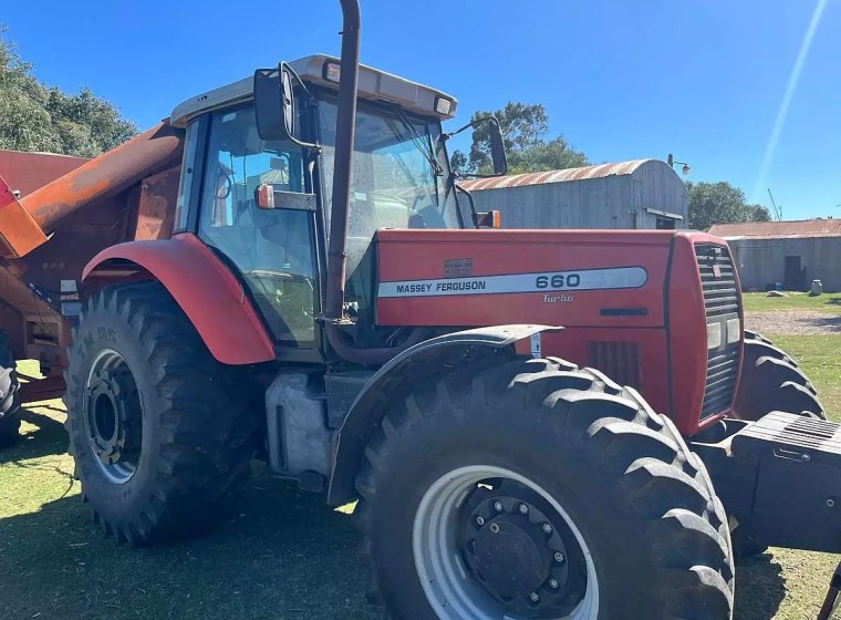 Tractor Massey Ferguson 660, año 2004