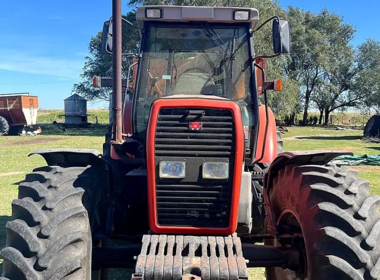 Tractor Massey Ferguson 660, año 2004