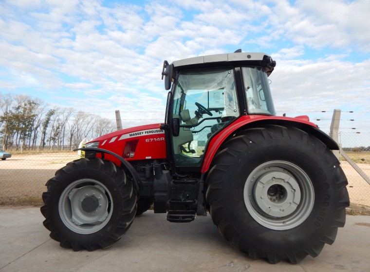 Tractor Massey Ferguson 6714 R, año 1