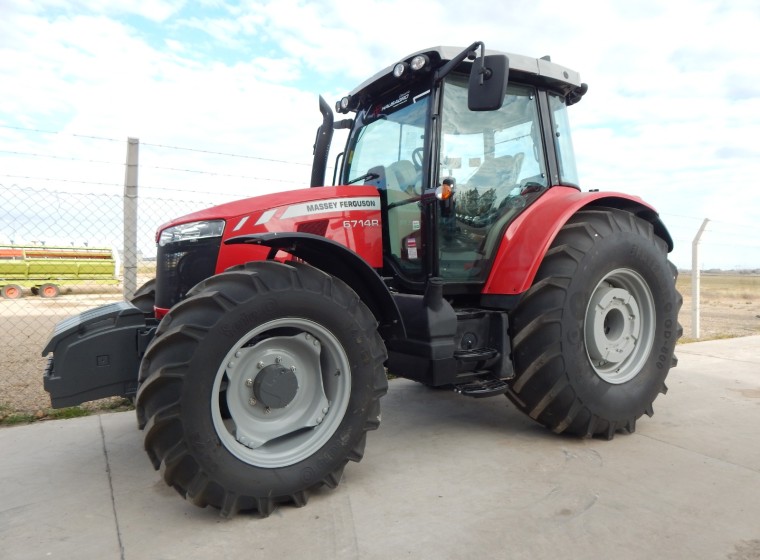 Tractor Massey Ferguson 6714 R, año 1