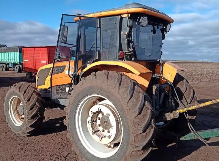 Tractor Valtra A990, año 2010