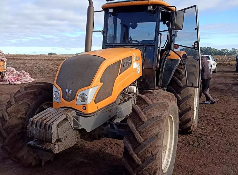 Tractor Valtra A990, año 2010