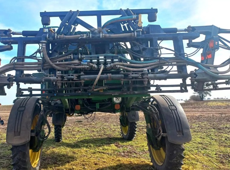 Pulverizadora John Deere 4730, año 2011