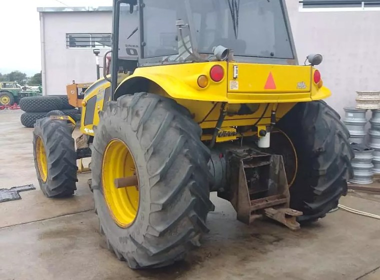 Tractor Pauny 250, año 2014