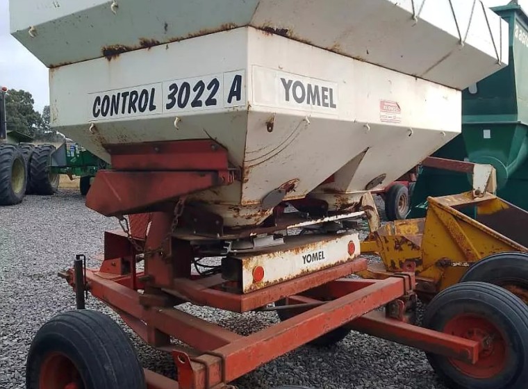 Fertilizadora Yomel Control 3022 A, año 1