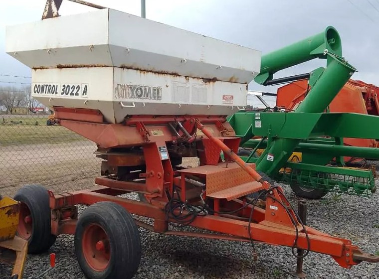 Fertilizadora Yomel Control 3022 A, año 1