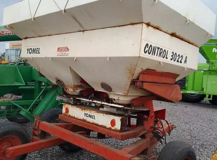 Fertilizadora Yomel Control 3022 A, año 1