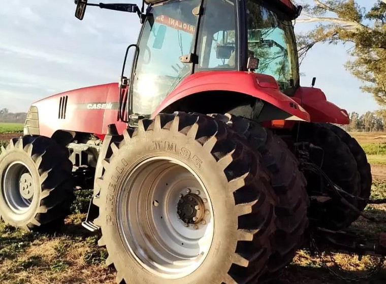 Tractor Case Magnum 220, año 2008