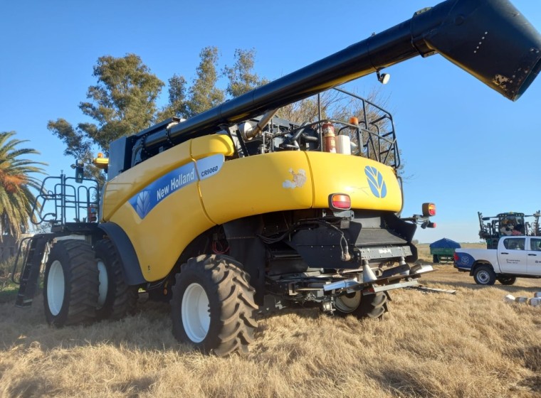 Cosechadora New Holland CR 9060, año 2014