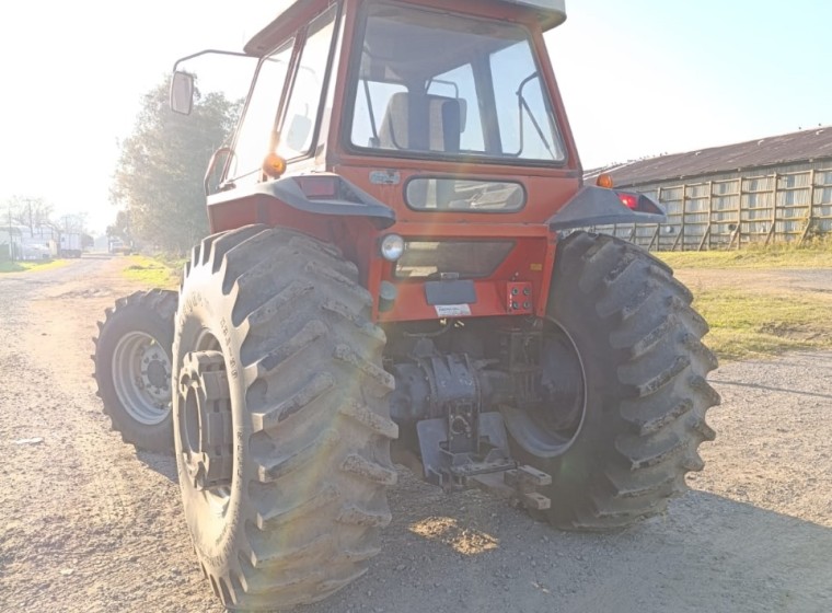 Tractor Massey Ferguson 650, año 2005