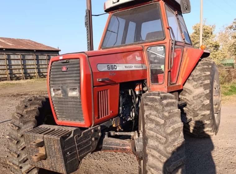 Tractor Massey Ferguson 650, año 2005