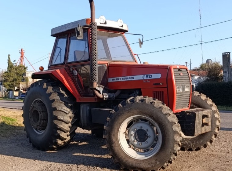 Tractor Massey Ferguson 650, año 2005