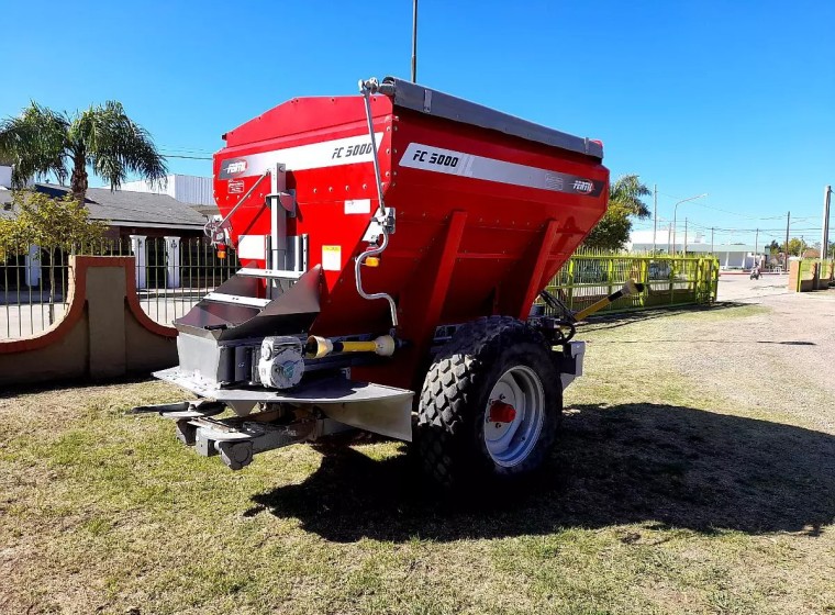 Fertilizadora Fertec Fertil FC 5000, año 2016