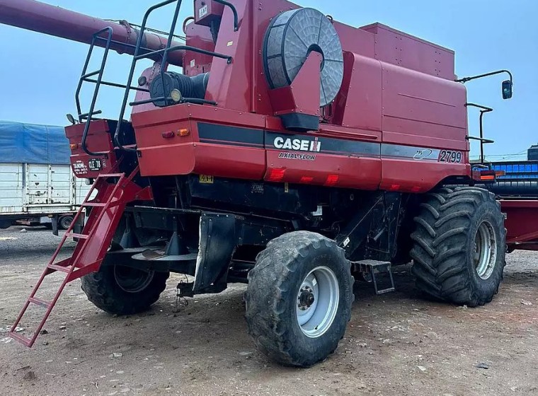 Cosechadora Case Axial Flow 2799, año 2011