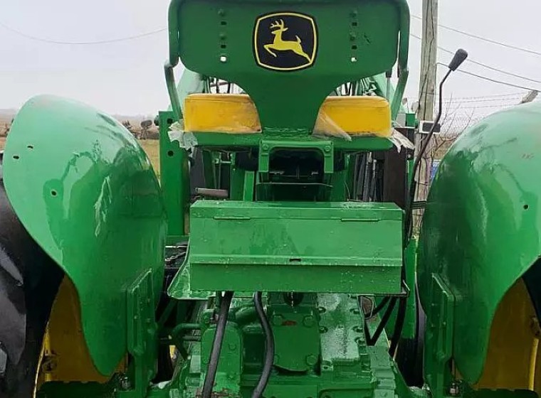 Tractor John Deere 2420, año 1978