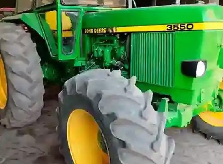 Tractor John Deere 3550, año 1