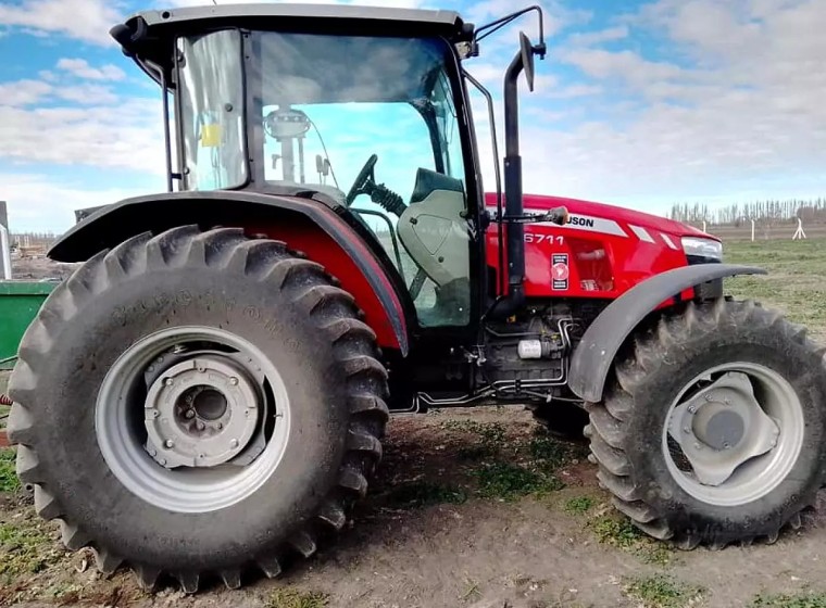 Tractor Massey Ferguson 6711, año 0