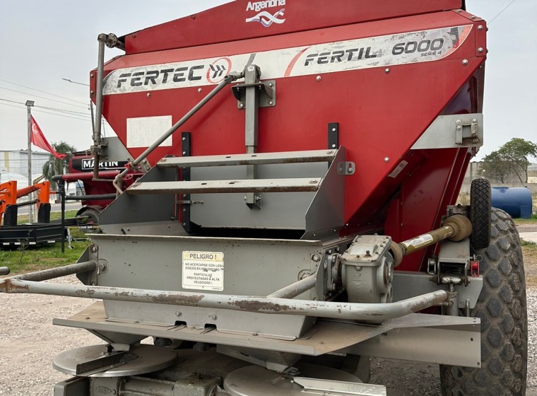 Fertilizadora Fertec Fertil 6000, año 2012