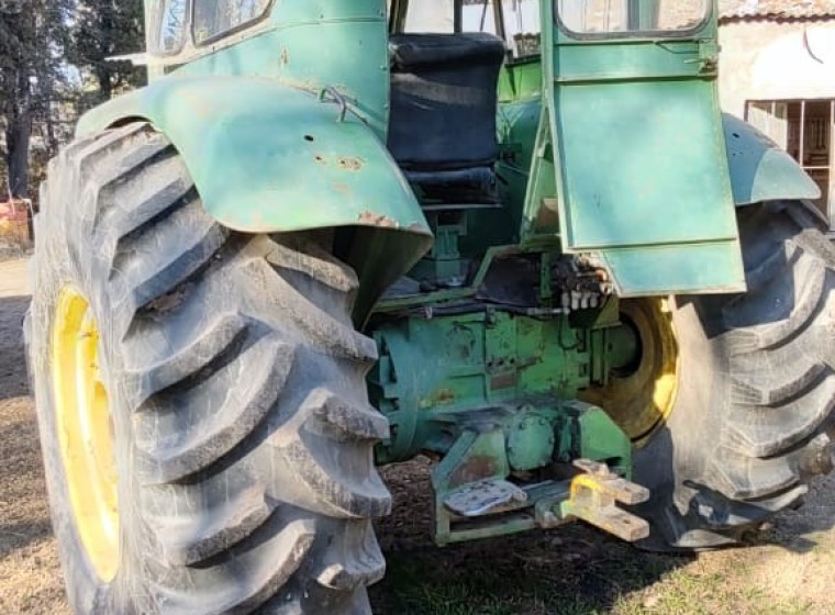 Tractor John Deere 5020, año 1965