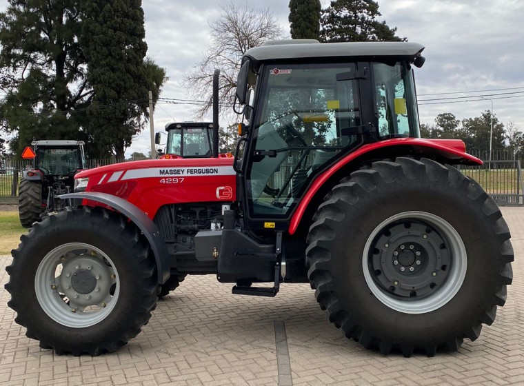 Tractor Massey Ferguson 4797, año 2022