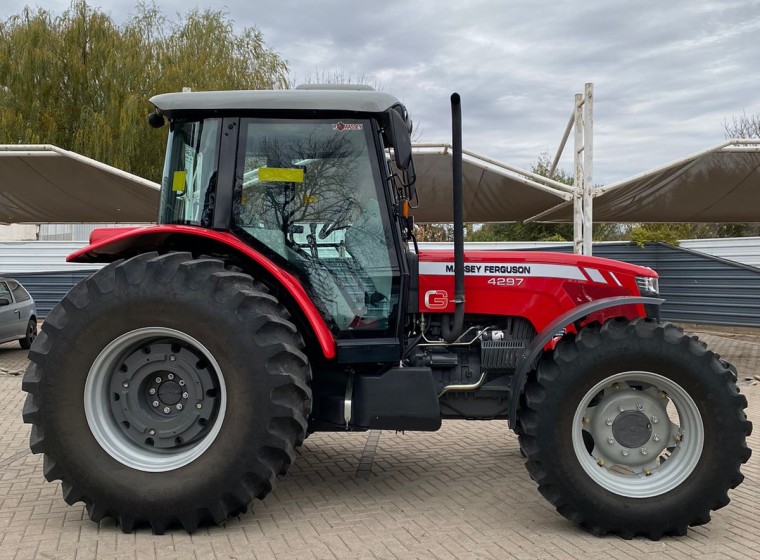 Tractor Massey Ferguson 4797, año 2022