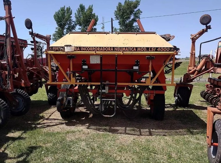 Fertilizadora Altina LSI 4000, año 2010