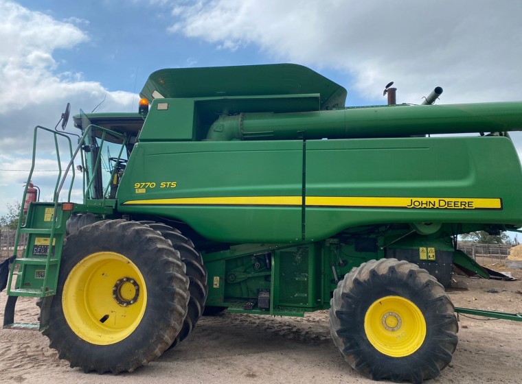 Cosechadora John Deere 9770, año 2012