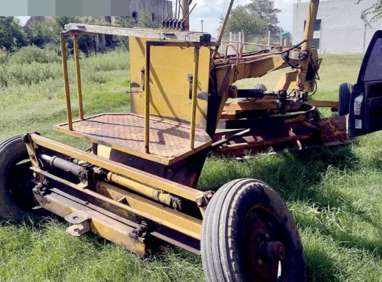 Maquinaria vial Melga NAH-30, año 1986