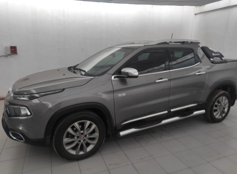 Vehículo Fiat Toro Ranch, año 2020