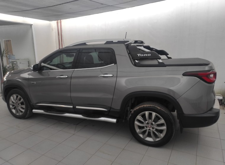 Vehículo Fiat Toro Ranch, año 2020