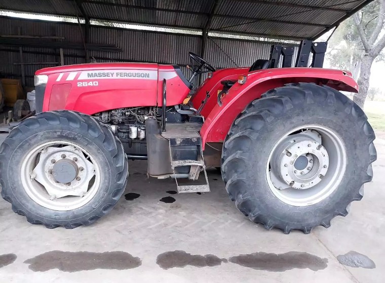 Tractor Massey Ferguson 2640, año 1