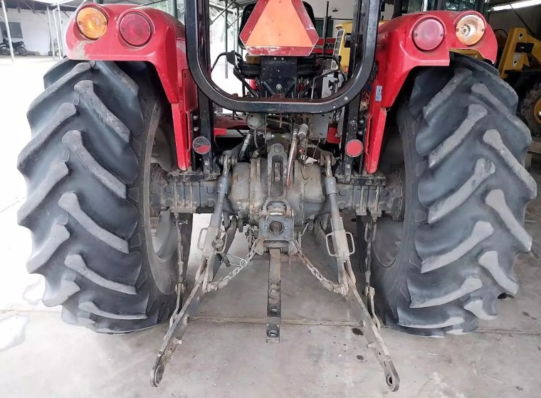 Tractor Massey Ferguson 2640, año 1