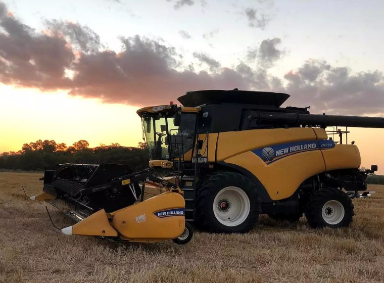 Cosechadora New Holland CR7.90, año 2020