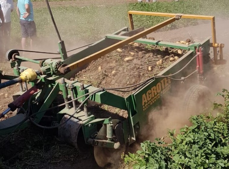 Cosechadora Agrotec LSP, año 0