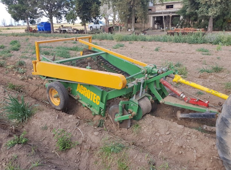 Cosechadora Agrotec LSP, año 0