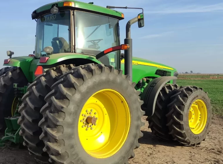 Tractor John Deere 8320, año 2003