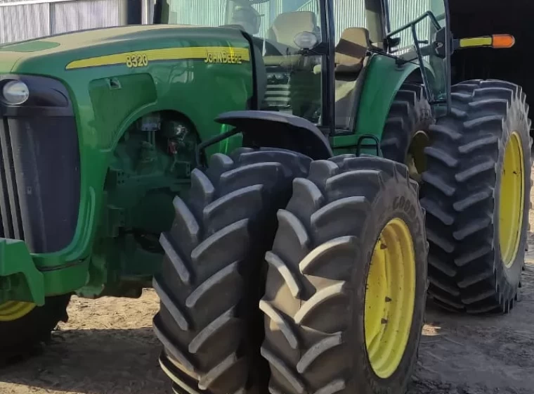 Tractor John Deere 8320, año 2003