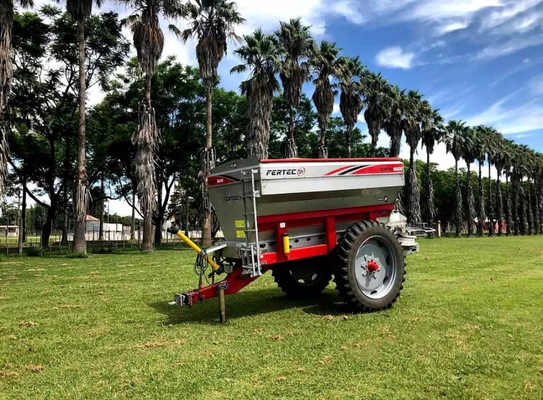 Fertilizadora Fertec Fertil 9000, año 2016