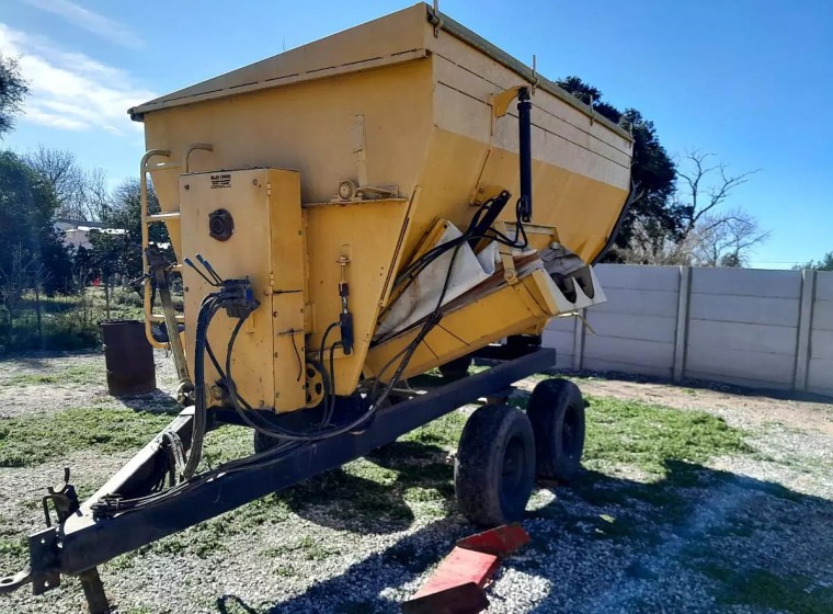 Mixer Corti 4,5 M3, año 2010