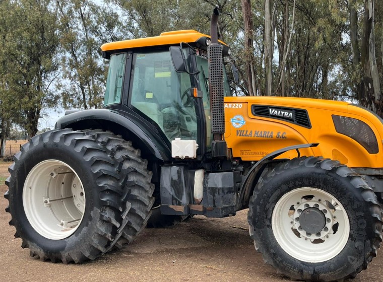 Tractor Valtra AR220K, año 2017