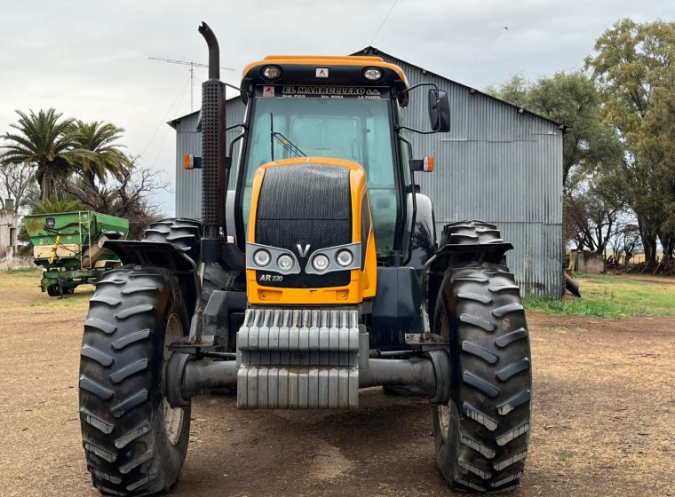 Tractor Valtra AR220K, año 2017