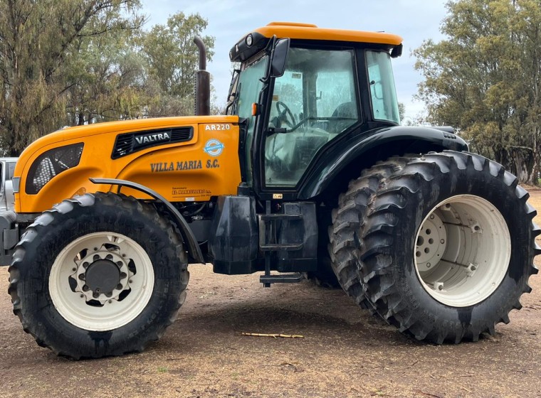 Tractor Valtra AR220K, año 2017