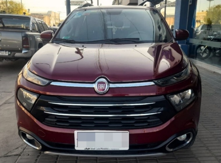 Vehículo Fiat Toro Freedom TDI 2.0, año 2016