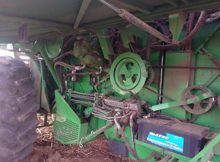 Cosechadora John Deere 1450, año 1